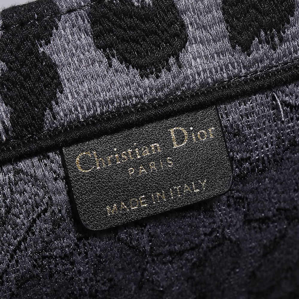 large D*or book tote