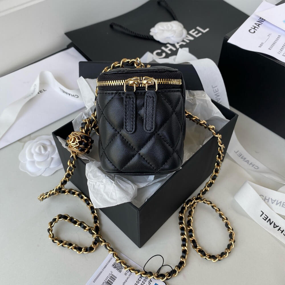 Ch*el small vanity with chain