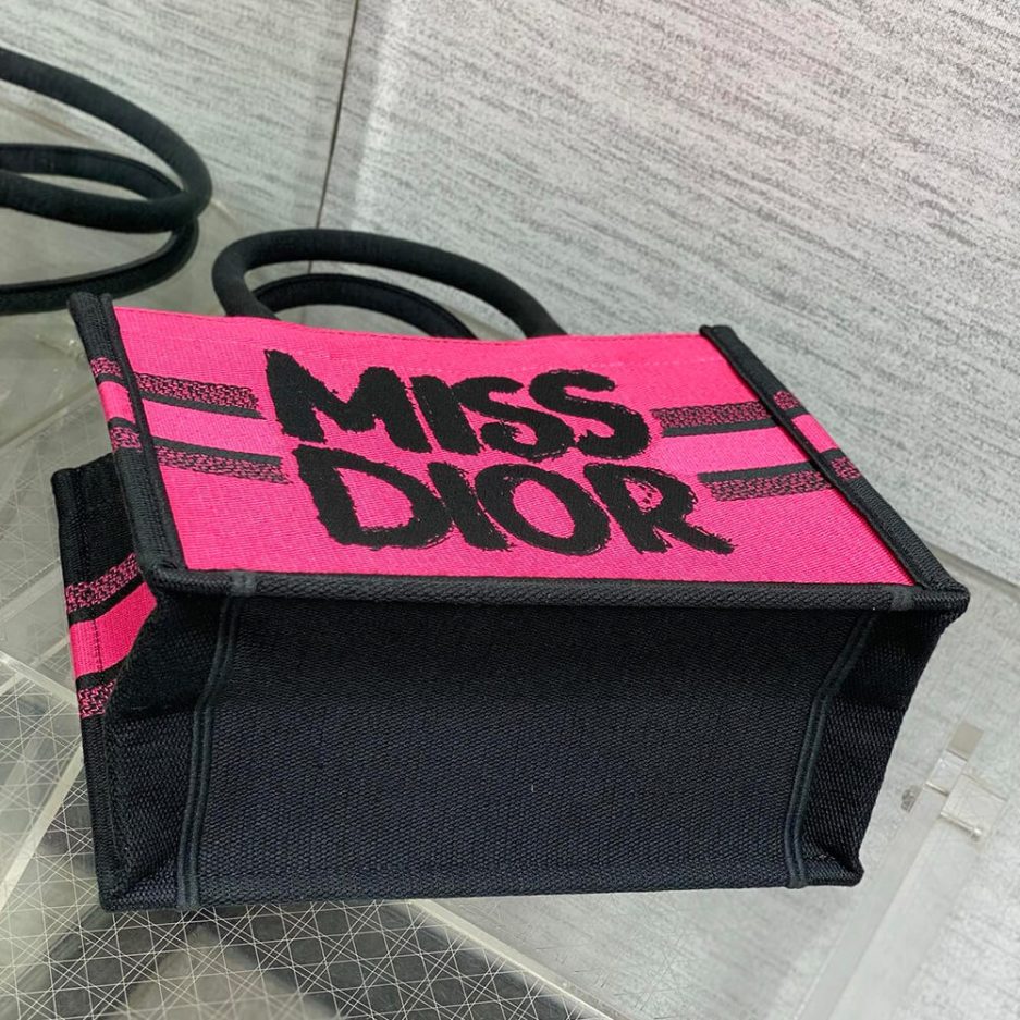 small D*or book tote