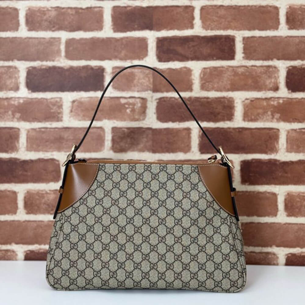 GG Emblem medium shoulder bag