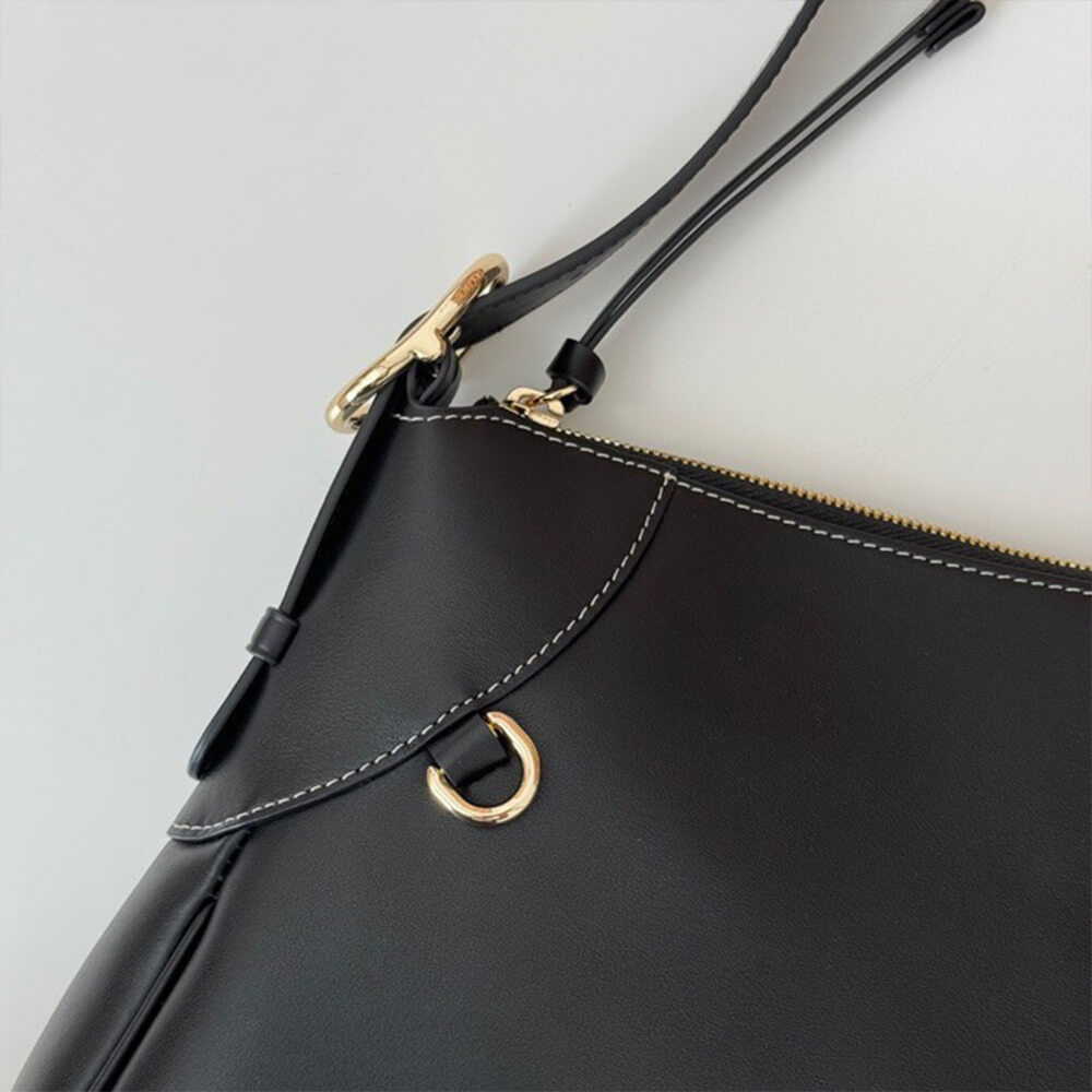 GG Emblem medium shoulder bag