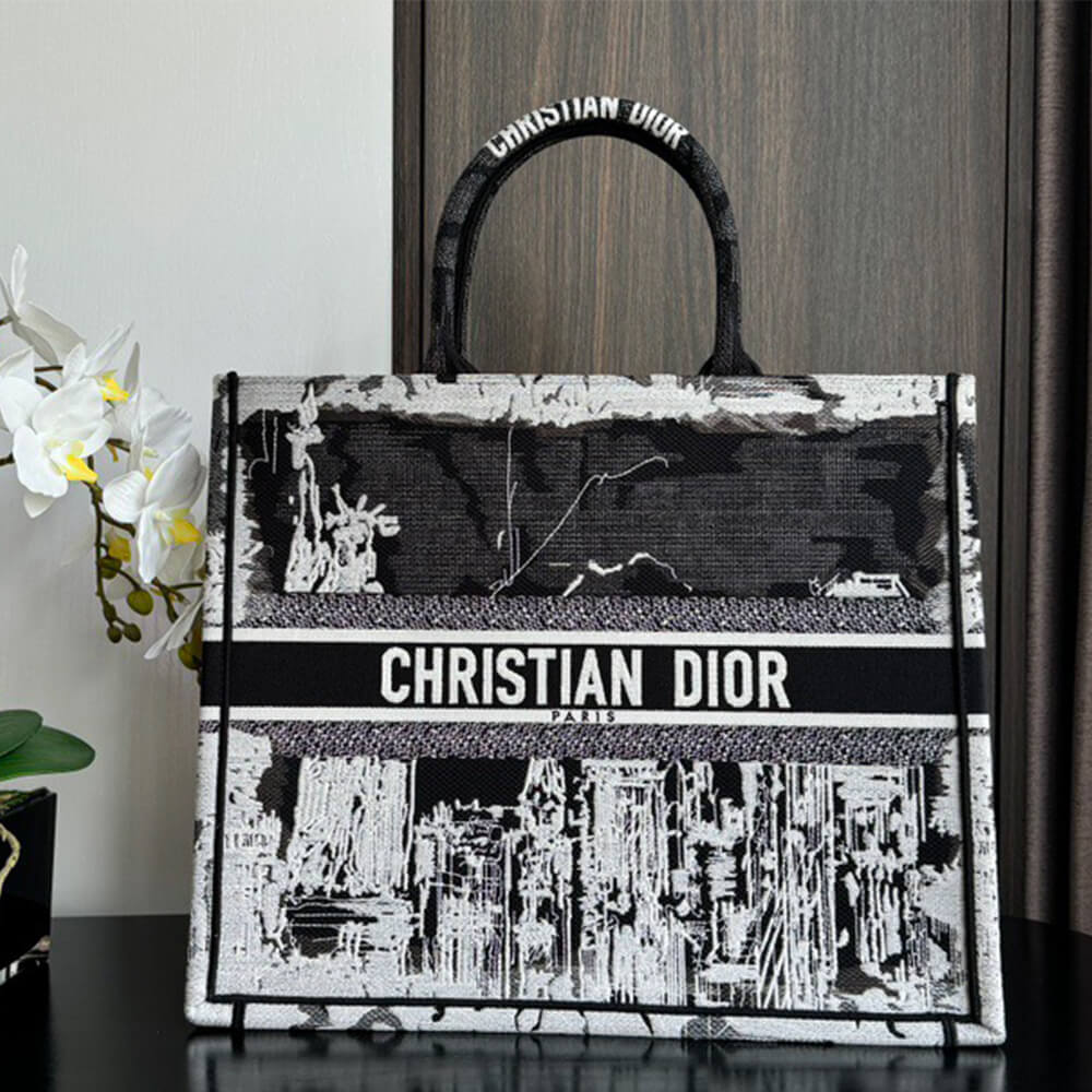 medium D*or book tote