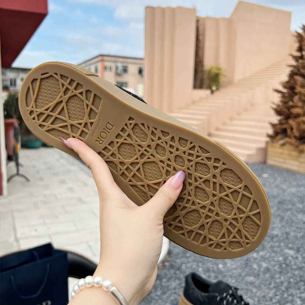 D*or b33 sneaker